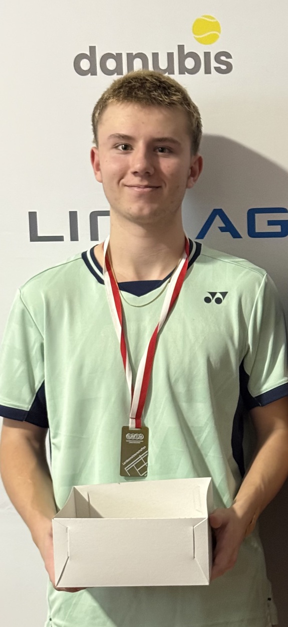 U18 Landesmeistertitel im Einzel und Doppel für Lukas Riedl